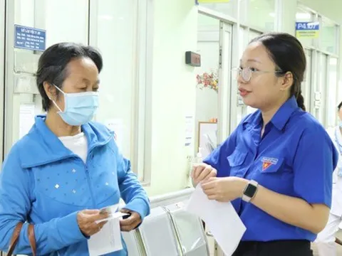 TPHCM: Người cao tuổi được cấp BHYT miễn phí cần làm gì khi thẻ hết hạn?