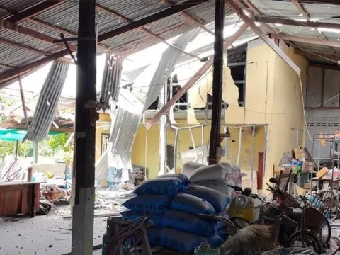 Giao tranh Thái Lan - Campuchia ngày thứ 14: F-16 đánh cầu huyết mạch, rocket bắn trúng bệnh viện