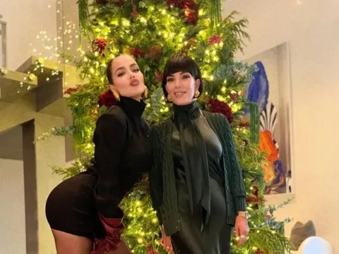 Trào lưu 'cây thông trần trụi' gây tranh cãi mùa Giáng sinh 2025