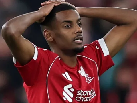 Liverpool xem xét bán Isak