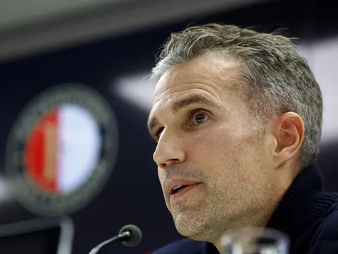 Van Persie nguy cơ bị sa thải