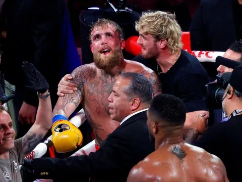 Joshua kết thúc vở diễn của Jake Paul