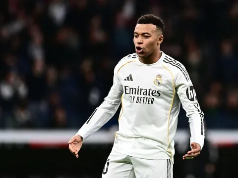Mbappe ăn mừng bắt chước Ronaldo