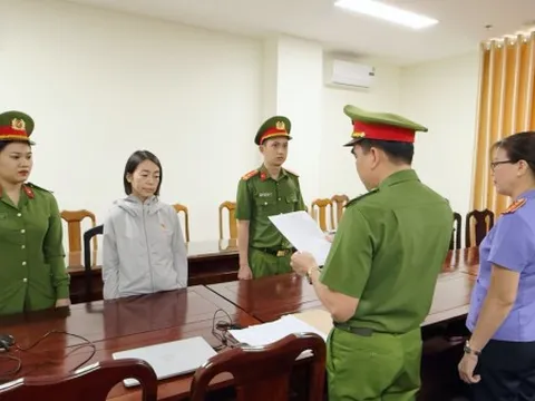 Bắt tạm giam nhân viên Lê Thị Linh Nhung