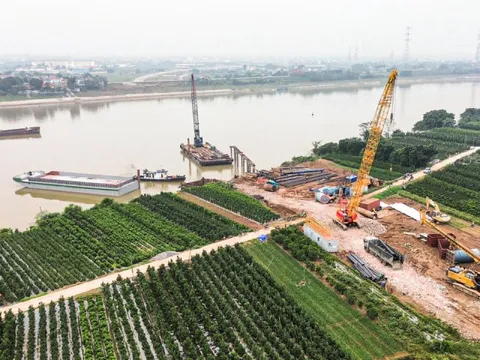 Toàn cảnh công trường thi công cầu Mễ Sở rộng 4 làn xe nối Hà Nội - Hưng Yên