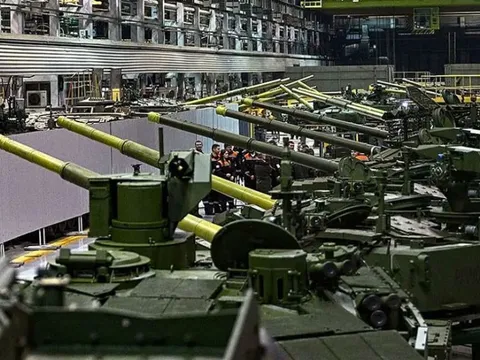 Mỹ bất ngờ dỡ bỏ lệnh trừng phạt các công ty cung cấp thiết bị quân sự cho Nga