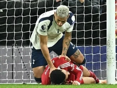 Hành động gây sốc của Richarlison