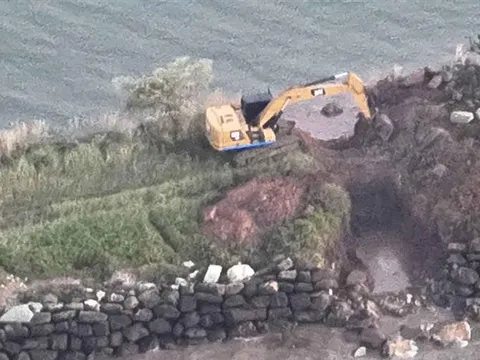 Thái Lan tiếp tục không kích, Campuchia "phá bỏ đê chắn sóng gần vịnh Thái Lan"