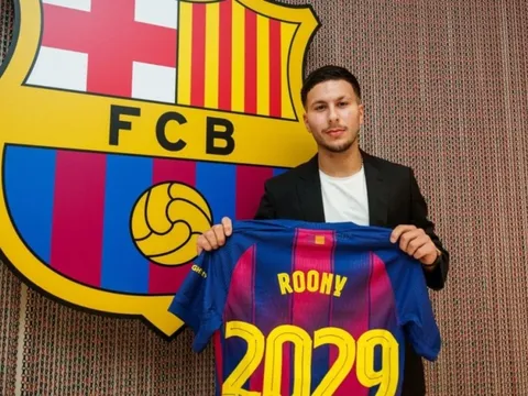 Tiền đạo từ chối rời Barcelona