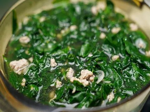 Loại rau Việt xưa mọc bờ rào nay được xem là "kho canxi"