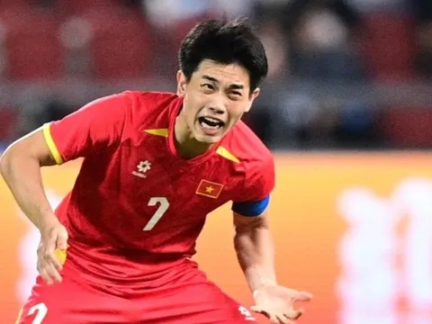 Đình Bắc tặng áo đấu vô địch SEA Games 33