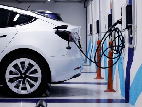 Bẫy tích hợp dọc trong chuỗi giá trị xe điện: Khi những hãng ô tô muốn ‘nuốt chửng’ đối tác chiến lược của mình