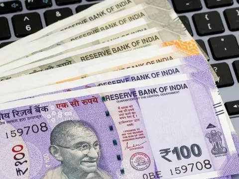 Đồng rupee giảm giá mạnh nhất châu Á trong năm 2025