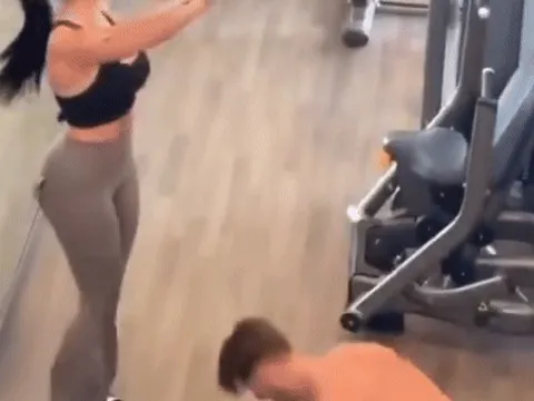 Clip cô gái nhảy cẫng lên khi được cầu hôn ở phòng gym gây phẫn nộ