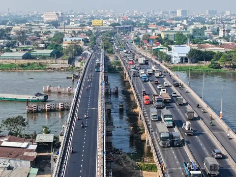 Cầu Bình Phước 1 chính thức thông xe, khối cầu 9.000 tấn được nâng cao 1,25m