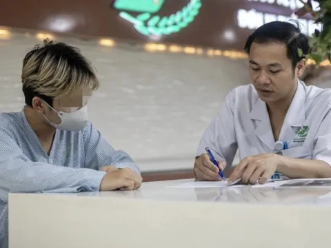 Chàng trai hiến gan cho giảng viên nguy kịch: "Em chỉ biết phải cứu người"