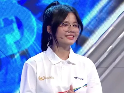 'Hot girl Olympia' gây sốt ở fan meeting Faker, T1 là ai?