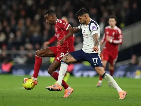 Isak gãy chân, Liverpool vỡ kế hoạch lớn