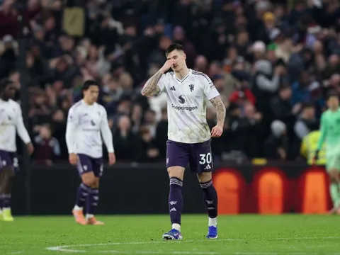 MU lại 'bỏ đói' tiền đạo của mình