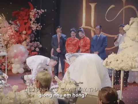 Clip chú rể bò trên sân khấu phân thắng thua với vợ hút 7 triệu view