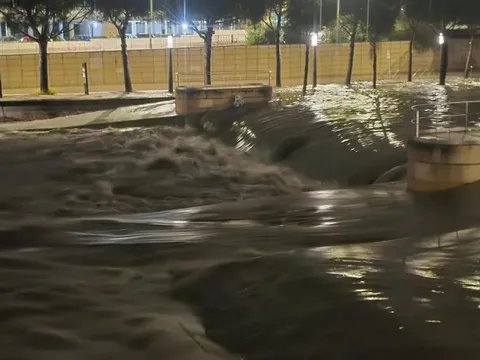 Pháp báo động đỏ do lũ lụt nghiêm trọng nhất 3 thập kỷ ở miền Nam