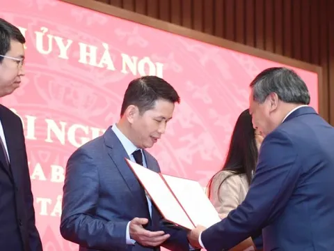 Hà Nội trao 9 quyết định về công tác cán bộ