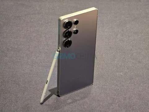 Ấn Độ triệt phá đường dây làm điện thoại Samsung giả "Made in Vietnam", lắp ráp từ phế liệu