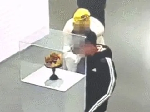 Cái kết bất ngờ cho cậu bé làm hỏng vương miện vàng 280.000 USD