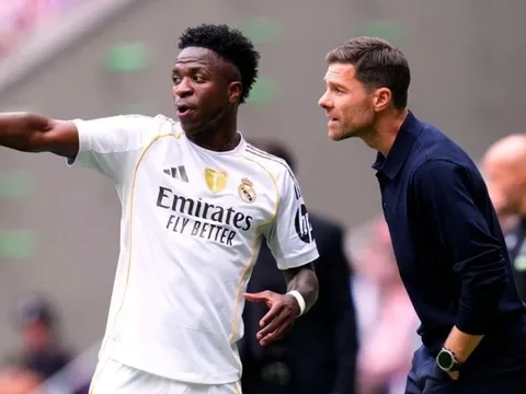 Vinicius 'đi đêm' với 3 CLB Premier League