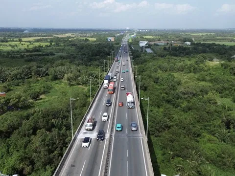 Vật liệu xây dựng giá cao, khan hiếm và giải pháp từ TPHCM