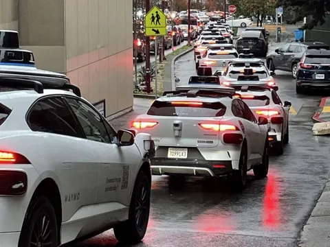 Robotaxi của Waymo bị điều tra sau sự cố cúp điện tại California