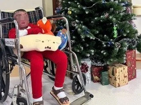 Bé trai 5 tuổi bị cha đốt xăng, bỏng 80% kiên cường vượt 96 ngày điều trị