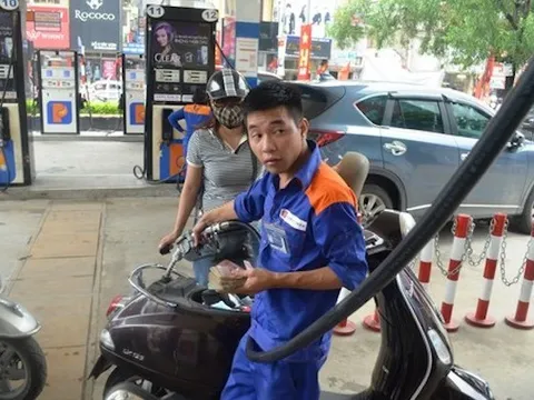 Giá xăng giảm hơn 500 đồng/lít