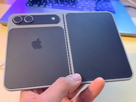 Đây là iPhone gập?