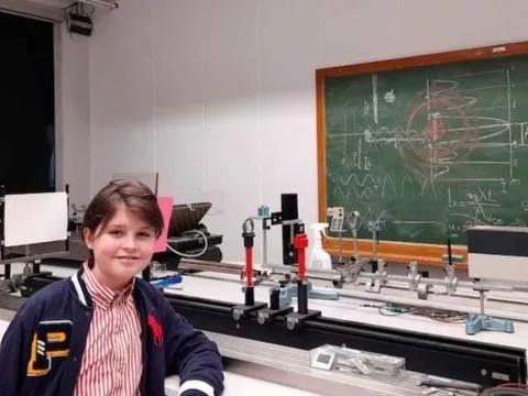 8 tuổi tốt nghiệp THPT, học xong cử nhân trong 8 tháng, 15 tuổi lấy bằng tiến sĩ: Thiên tài thẳng thừng từ chối lời mời của Mỹ, Trung Quốc, nhắm mục tiêu ‘tham vọng’