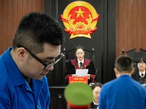 Xét xử người đàn ông hành hung phụ nữ tại sảnh chung cư Hà Nội: Bị cáo liên tục cúi gằm mặt tại tòa