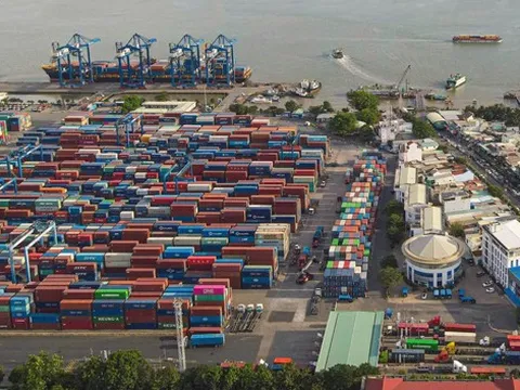 Xuất nhập khẩu cán mốc 900 tỉ USD