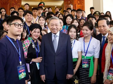Tổng Bí thư Tô Lâm: Tạo nguồn cán bộ người dân tộc thiểu số từ học sinh, sinh viên xuất sắc