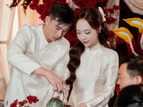 Thủ môn U23 Việt Nam sắp cưới 'chị đẹp' thạc sĩ hơn 3 tuổi