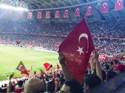 Cựu lãnh đạo bị bắt trong vụ cá cược rúng động bóng đá Thổ Nhĩ Kỳ