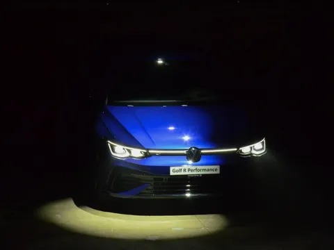 Xe xăng hiệu suất cao ra mắt khách Việt giữa làn sóng điện hóa