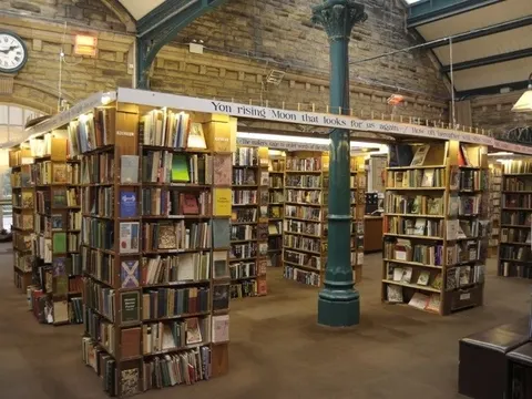 Hiệu sách cổ 'không cánh mà bay'