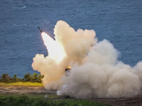 Trung Quốc trừng phạt 20 công ty quốc phòng Mỹ vì bán vũ khí cho Đài Loan