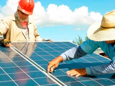 Chỉ còn 4 ngày, hơn 400 công nhân Cuba toàn lực tăng tốc để "cán đích" quan trọng vào 30/12