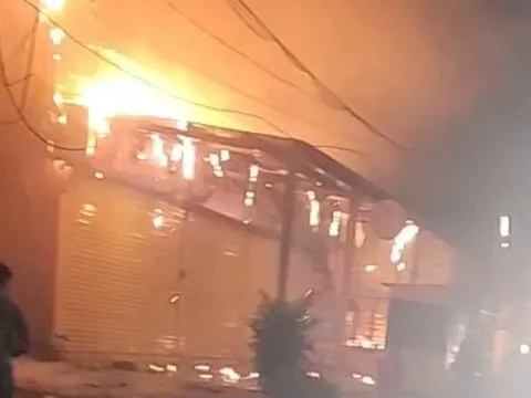 Hiện trường vụ cháy kinh hoàng khiến 2 vợ chồng và 2 con nhỏ tử vong trong đêm