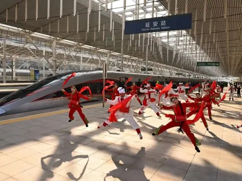 Trung Quốc vận hành tuyến đường sắt cao tốc mới, củng cố vị thế dẫn đầu toàn cầu