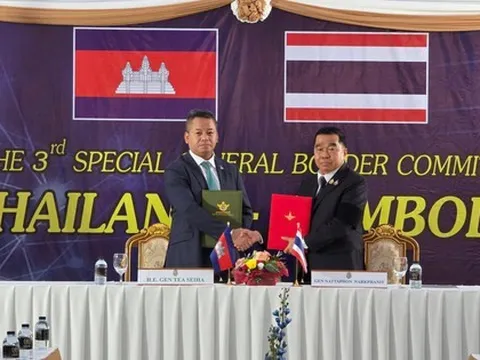 Nóng: Thái Lan - Campuchia đồng ý ngừng bắn ngay lập tức