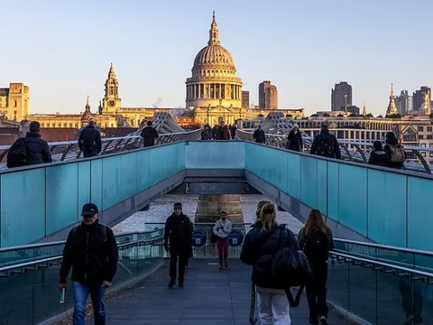 Nguyên do người Anh ngày càng nghèo đi?