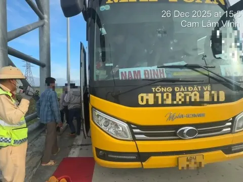 Xe khách 34 chỗ chở 47 người trên cao tốc Cam Lâm - Vĩnh Hảo bị xử phạt 97,5 triệu đồng