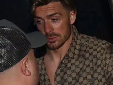 Grealish rời câu lạc bộ thoát y lúc 4 giờ sáng